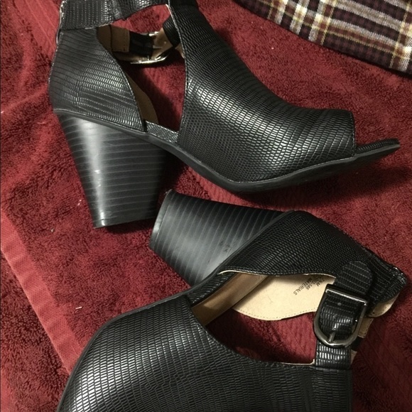 Size 7 1/2 - Picture 8 of 12